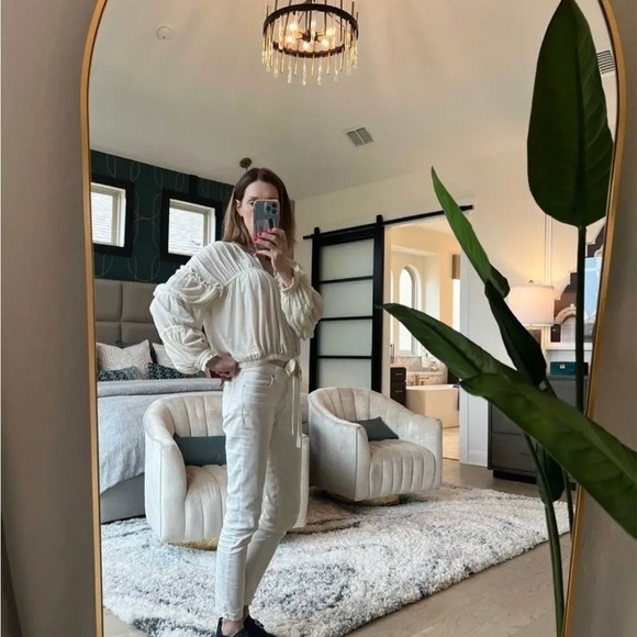 Alexis
Ivory Posey Top
Size M - Picture 3 of 15